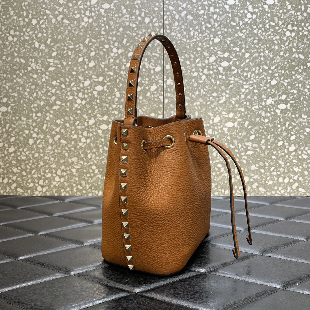 Valentino Garavani Rockstud Bucket Bag in Brown Grainy Calfskin